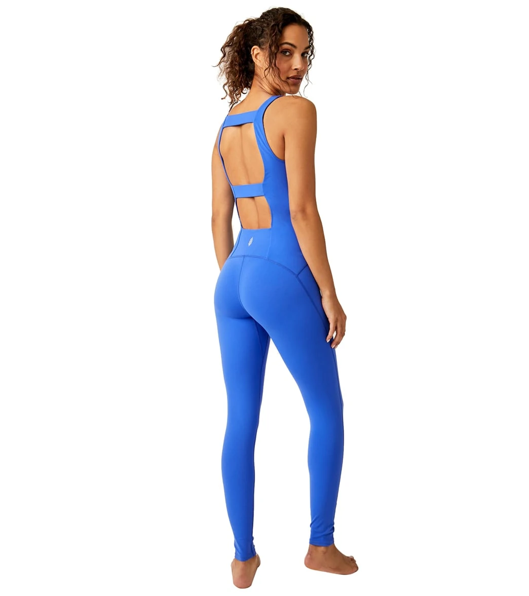 yogis road-testing gown fleece in studio and street settings